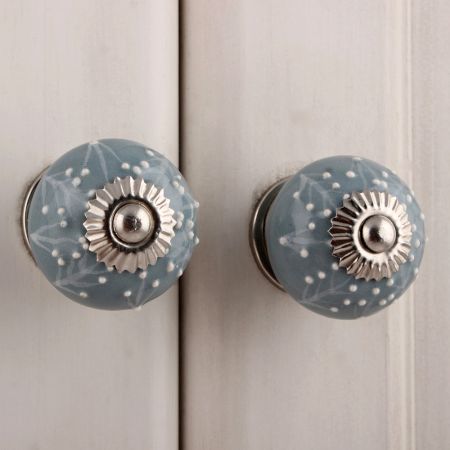 Grey White Leaf Embossed Knob